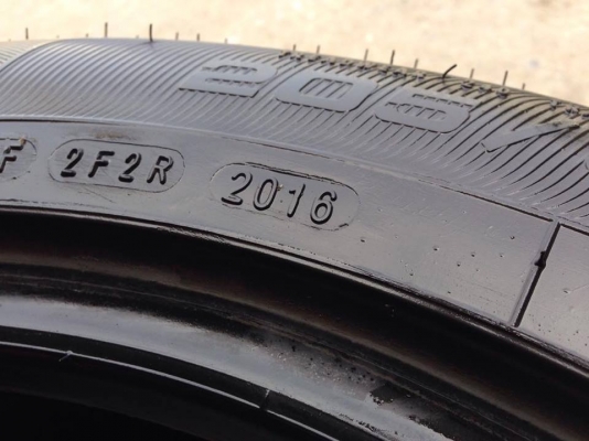 ยาง GOOD YEAR 205-55-16 ปี 16 ครบชุด 4 เส้น 5500 สภาพสวยๆไม่มีปะไม่บวมไม่กินข้าง ดอกยางเหลือเยอะเอาไปวิ่งกันใด้อีกยาวค่ะ ยาง GOOD YEAR 205-55-16 ปี 16 ครบชุด 4 เส้น 5500 สภาพสวยๆไม่มีปะไม่บวมไม่กินข้าง ดอกยางเหลือเยอะเอาไปวิ่งกันใด้อีกยาวค่ะ