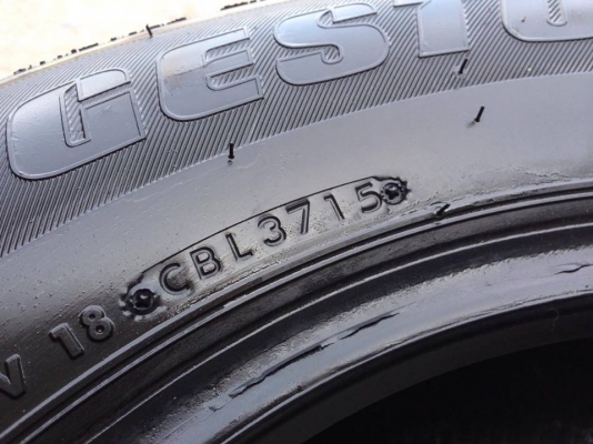 ยาง Bridgstone 215-70-15 ปี 15 ครบชุด 4 เส้น 6000 สภาพสวยๆไม่บวมไม่กินข้าง ดอกยางเหลือเยอะเอาไปวิ่งกันใด้อีกยาวค่ะ ยาง Bridgstone 215-70-15 ปี 15 ครบชุด 4 เส้น 6000 สภาพสวยๆไม่บวมไม่กินข้าง ดอกยางเหลือเยอะเอาไปวิ่งกันใด้อีกยาวค่ะ