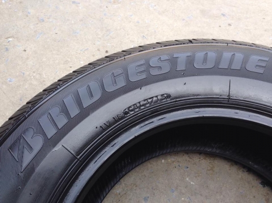 ยาง Bridgstone 215-70-15 ปี 15 ครบชุด 4 เส้น 6000 สภาพสวยๆไม่บวมไม่กินข้าง ดอกยางเหลือเยอะเอาไปวิ่งกันใด้อีกยาวค่ะ ยาง Bridgstone 215-70-15 ปี 15 ครบชุด 4 เส้น 6000 สภาพสวยๆไม่บวมไม่กินข้าง ดอกยางเหลือเยอะเอาไปวิ่งกันใด้อีกยาวค่ะ