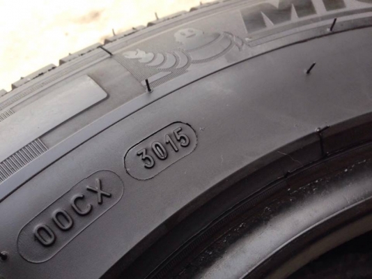 ยาง MICHELIN 205-70-15 ปี 15 2 เส้น 2500 สภาพสวยๆไม่มีปะไม่บวมไม่กินข้าง ดอกยางเหลือเยอะเอาไปวิ่งกันใด้อีกยาวค่ะ