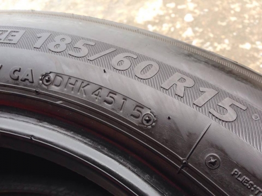 ยาง Bridgstone 185-60-15 ปี 15 ครบชุด 4 เส้น 3500 สภาพสวยไม่บวมไม่กินข้าง ดอกยางเหลือเยอะเอาไปวิ่งกันใด้อีกยาวค่ะ