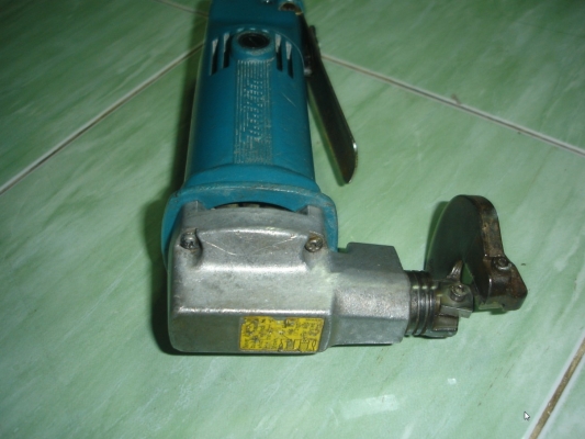 ขายกรรไกรไฟฟ้า ยี่ห้อมากีต้า รุ่น JS1600 สภาพสวยมาก ยังไม่ผ่านการซ่อม ฟันคมกริบ ตัดแผ่นเหล็กได้ดีมาก