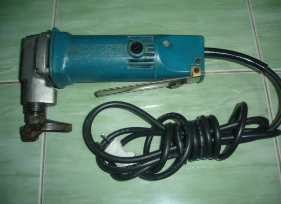 ขายกรรไกรไฟฟ้า ยี่ห้อมากีต้า รุ่น JS1600 สภาพสวยมาก ยังไม่ผ่านการซ่อม ฟันคมกริบ ตัดแผ่นเหล็กได้ดีมาก