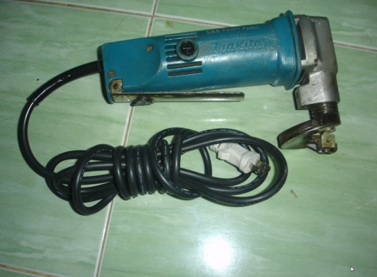 ขายกรรไกรไฟฟ้า ยี่ห้อมากีต้า รุ่น JS1600 สภาพสวยมาก ยังไม่ผ่านการซ่อม ฟันคมกริบ ตัดแผ่นเหล็กได้ดีมาก