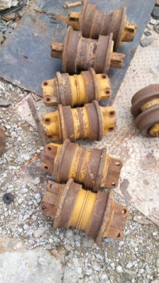 ขายเฟืองสะป้อกเก็ต รถแทรกเตอร์ CAT-D-5-H , D-6-H , D- 4-H และลอนเลอร์ เทอร์โบ สภาพสวยมากครับ ขายไม่แพง