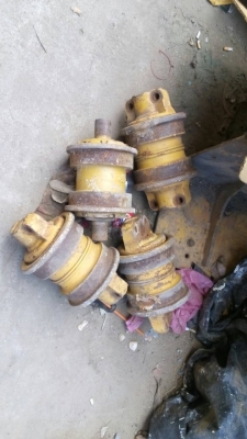 ขายเฟืองสะป้อกเก็ต รถแทรกเตอร์ CAT-D-5-H , D-6-H , D- 4-H และลอนเลอร์ เทอร์โบ สภาพสวยมากครับ ขายไม่แพง