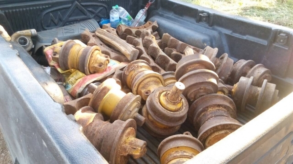 ขายเฟืองสะป้อกเก็ต รถแทรกเตอร์ CAT-D-5-H , D-6-H , D- 4-H และลอนเลอร์ เทอร์โบ สภาพสวยมากครับ ขายไม่แพง