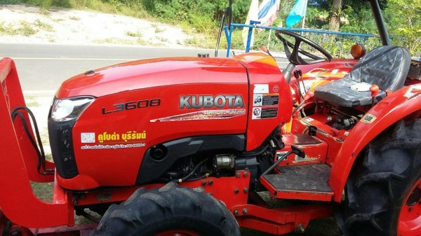 ขายรถไถคูโบต้า L3608 ทำงาน1,029ชม. อุปกรณ์ครบ ใบดันหน้า ผาน5 สภาพสวยสีเดิมโรงงาน