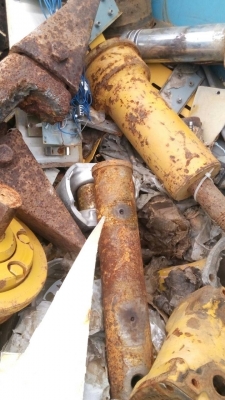 ขายล้อนำและชุดกระบอกเร่งแทรก รถแมคโค CAT-320 สภาพสวยมากครับของตัดติดรถ ญี่ปุ่นขายไม่แพงครับ