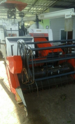 ขายรถเกี่ยวข้าวDC68G อุ้ม สภาพใช้งานได้เลย เอกสารเล่มทะเบียนครบ พร้อมลงทำงาน