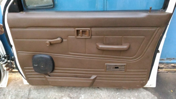 ประตูคู่หน้ามือหมุน Datsun Japan ใส่ BIG M แท้ญี่ปุ่น