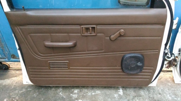 ประตูคู่หน้ามือหมุน Datsun Japan ใส่ BIG M แท้ญี่ปุ่น