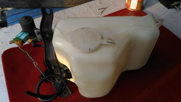 ถังพักน้ำฉีดน้ำฝน NISSAN TERRANO 1  แท้ญี่ปุ่น