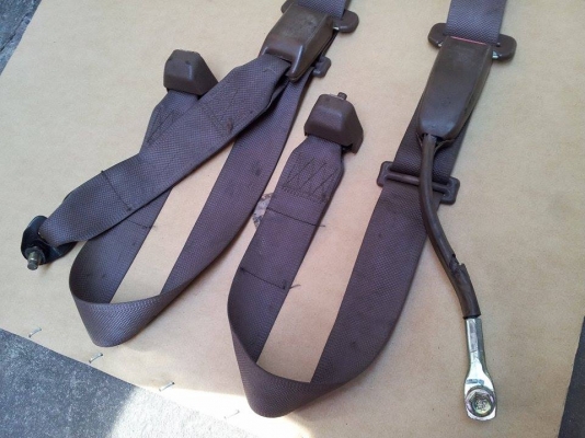 set เบลท์คู่หน้าสีน้ำตาล ตอนเดียว Datsun Japan  แท้ญี่ปุ่น