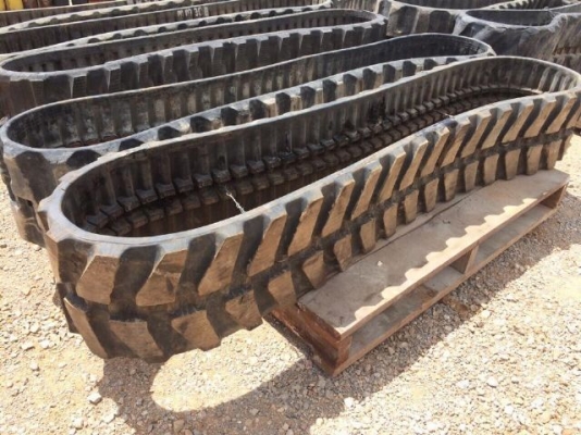 แทรคยาง 1 เส้น ใช้กับรถขุด PC20/25/27 นำเข้าจากญี่ปุ่น ติดต่อ 087-9118593/085-0843200