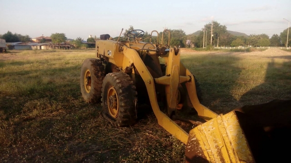 ขายรถตักKOMATSU JH30B เครื่องแน่น ปั้มแรง    รถแห้งทั้งคัน ใช้งานคล่อง  265,000บ. สนใจติดต่อ 0835601591 หรือ 0903494058