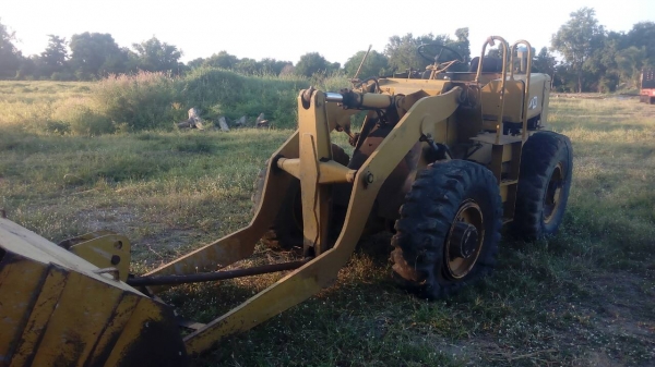 ขายรถตักKOMATSU JH30B เครื่องแน่น ปั้มแรง    รถแห้งทั้งคัน ใช้งานคล่อง  265,000บ. สนใจติดต่อ 0835601591 หรือ 0903494058