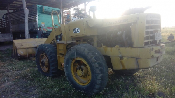 ขายรถตักKOMATSU JH30B เครื่องแน่น ปั้มแรง    รถแห้งทั้งคัน ใช้งานคล่อง  265,000บ. สนใจติดต่อ 0835601591 หรือ 0903494058