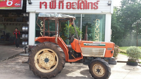 รถไถ Kobuta L3202DT 4WD 32แรงม้า 2 เพลา ใช้งานได้ครับผม ตัวเปล่า รถอยู่ปากช่องครับ