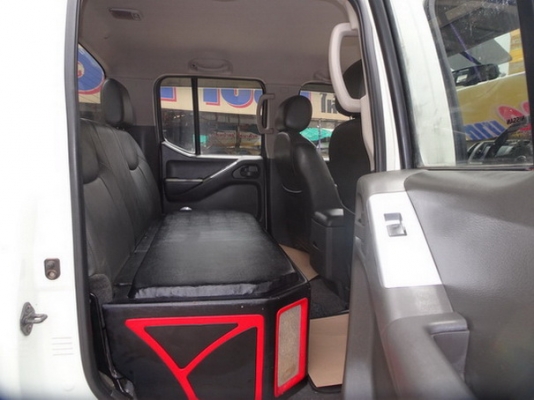 NISSAN NAVARA 2.5LE CALIBRE 4DR AT ปี2012