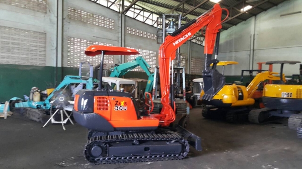 ขาย รถขุด HITACHI รุ่น EX30 มือสองญี่ปุ่น แทรกเหล็ก สลัก บูท เอวแน่น 100\%  ปั้มนิ้ว คอนโทรลนำ้มัน ทำงานไว  คันนี้ พร้อมไลน์ ใส่หัวกระแทกได้ มือถือ/LINE ID : 0818753444