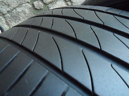 ยางขอบ17 มิชลิน 215-55-17 ลงพื้นปี15 (4เส้น3,400) ยางขอบ17 มิชลิน 215-55-17 ลงพื้นปี15 (4เส้น3,400)