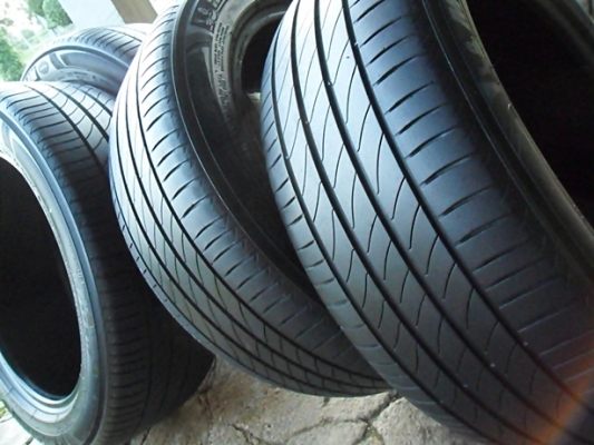 ยางขอบ17 มิชลิน 215-55-17 ลงพื้นปี15 (4เส้น3,400) ยางขอบ17 มิชลิน 215-55-17 ลงพื้นปี15 (4เส้น3,400)