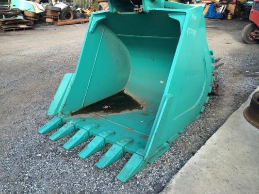บุ้งกี๋kobelco 200-300ใหม่ กว่าง32ซม. สลัก8.5ซม.