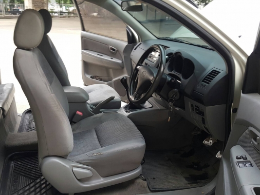 2011 TOYOTA VIGO 2.7J สีบรอนซ์ รถสวยมีเสน่ย์ สภาพสมบูรณ์พร้อมใช้งาน