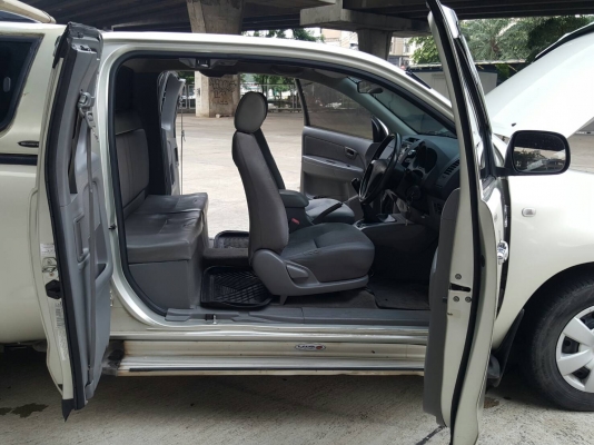 2011 TOYOTA VIGO 2.7J สีบรอนซ์ รถสวยมีเสน่ย์ สภาพสมบูรณ์พร้อมใช้งาน