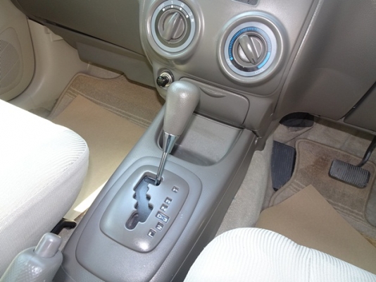 TOYOTA AVANZA 1.5E AT ปี 2010