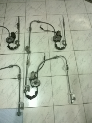 ขายชุดรางมอเตอร์กระจกไฟฟ้า BMW e30 4ประตู แท้ ราคาข้างละ900 โทร0924462525โส กทม