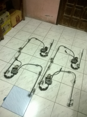ขายชุดรางมอเตอร์กระจกไฟฟ้า BMW e30 4ประตู แท้ ราคาข้างละ900 โทร0924462525โส กทม