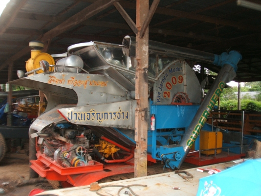 ขายรถเกี่ยวข้าวปานเจริญ อุ้ม 2.5 ตัน เครื่อง JO8C ปั้มไดกิ๊ส เบอร์ 22 ตัวเดิน 12 HT สภาพดีพร้อมใช้งาน