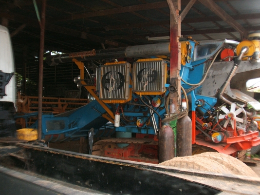 ขายรถเกี่ยวข้าวปานเจริญ อุ้ม 2.5 ตัน เครื่อง JO8C ปั้มไดกิ๊ส เบอร์ 22 ตัวเดิน 12 HT สภาพดีพร้อมใช้งาน