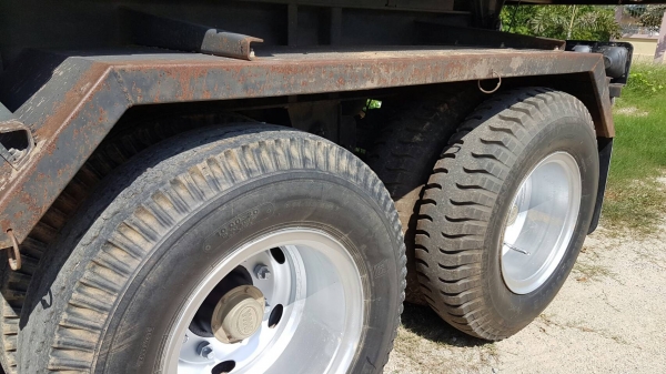 ขาย ลูกพ่วงดั้มสามมิตรสามเพลา ปี 56 ยางดี แคชชีสวย สภาพพร้อมใช้งาน เอกสารพร้อมโอน สนใจติดต่อเรา ดำสุโขทัย โทร 089-7087998,081-7855503 หรือเยี่ยมชมเว็ปไซได้ที่ www.dum-sukhothai.com #ดูสินค้าได้ที่เต็นรถดำสุโขทัยค่ะ //////เรายินดีให้บริการค่ะ////////