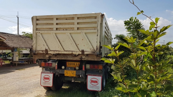 ขาย ลูกพ่วงดั้มสามมิตรสามเพลา ปี 56 ยางดี แคชชีสวย สภาพพร้อมใช้งาน เอกสารพร้อมโอน สนใจติดต่อเรา ดำสุโขทัย โทร 089-7087998,081-7855503 หรือเยี่ยมชมเว็ปไซได้ที่ www.dum-sukhothai.com #ดูสินค้าได้ที่เต็นรถดำสุโขทัยค่ะ //////เรายินดีให้บริการค่ะ////////