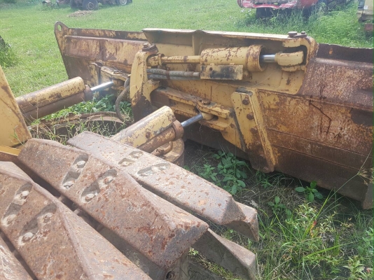 ขายรถแทรกเตอร์ CAT D4H-LGP ตีนเป็ด เกียร์ตัด เอกสารเล่มทะเบียน รถสวย พร้อมใช้ ราคา.550000 สนใจรีบจองเ่วน