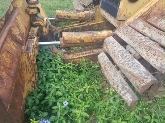 ขายรถแทรกเตอร์ CAT D4H-LGP ตีนเป็ด เกียร์ตัด เอกสารเล่มทะเบียน รถสวย พร้อมใช้ ราคา.550000 สนใจรีบจองเ่วน