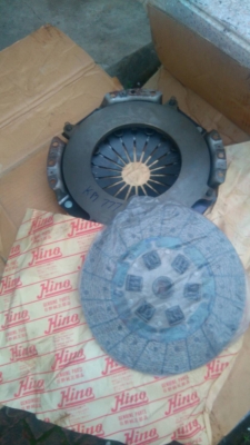 ขายด่วน จานคลัชKS22 KM300 จานคลัช NKR*2 จานคลัชEP100*1 ชุดจานกดผ้าคลัชแท้KM777