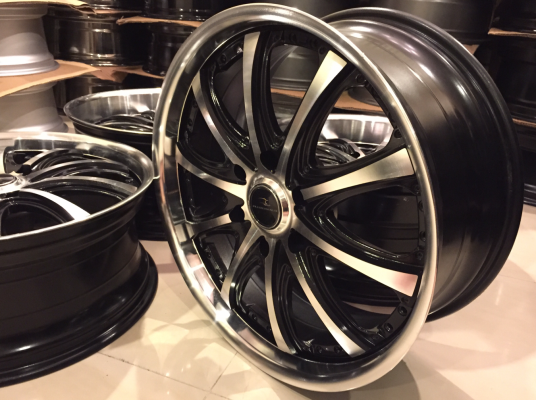 ล้อลาย W-Work ขอบ 20 กว้าง 8.5 หลัง 9.5 ราคาไม่แพง