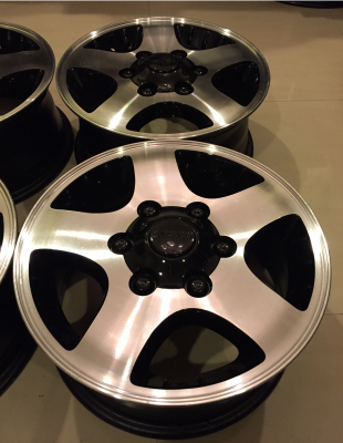 ล้อแท้ Isuzu ขอบ15 สภาพสวย ไม่มีซ่อม ราคาไม่แพงแท้ Isuzu ขอบ15 สภาพสวย ไม่มีซ่อม 6รู139 กว้าง 6.5 นิ้ว ET+41 ราคาชุดล่ะ 4,500 บาท ติดต่อ 092-4426264 เรย์ Line ray_m5 ดูล้อใหม่ ยางใหม่ราคาเร้าใจและยาง4x4คลิ๊กชื่อได้เลย  ### จัดส่งได้ทั่วประเทศ ค่าส่งตามจริ