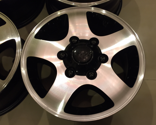 ล้อแท้ Isuzu ขอบ15 สภาพสวย ไม่มีซ่อม ราคาไม่แพงแท้ Isuzu ขอบ15 สภาพสวย ไม่มีซ่อม 6รู139 กว้าง 6.5 นิ้ว ET+41 ราคาชุดล่ะ 4,500 บาท ติดต่อ 092-4426264 เรย์ Line ray_m5 ดูล้อใหม่ ยางใหม่ราคาเร้าใจและยาง4x4คลิ๊กชื่อได้เลย  ### จัดส่งได้ทั่วประเทศ ค่าส่งตามจริ