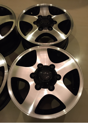 ล้อแท้ Isuzu ขอบ15 สภาพสวย ไม่มีซ่อม ราคาไม่แพงแท้ Isuzu ขอบ15 สภาพสวย ไม่มีซ่อม 6รู139 กว้าง 6.5 นิ้ว ET+41 ราคาชุดล่ะ 4,500 บาท ติดต่อ 092-4426264 เรย์ Line ray_m5 ดูล้อใหม่ ยางใหม่ราคาเร้าใจและยาง4x4คลิ๊กชื่อได้เลย  ### จัดส่งได้ทั่วประเทศ ค่าส่งตามจริ