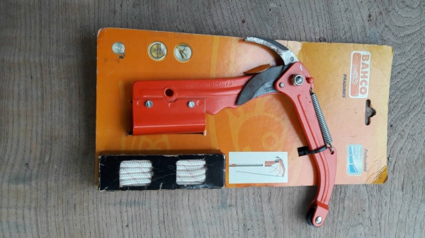 ขายกรรไกรกระตุกตัดกิ่งไม้ BAHCO MADE IN FRANCE.ใหญ่2900/เล็ก2400