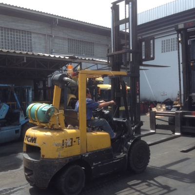 +++ ขายโฟล์คลิฟท์  3  ตัน  (หลายคัน)  เครื่องยนต์ดีเซล  เสา  4  เมตร  เกียร์ออโตเมติค  ราคาตั้งแต่  200,000 - 250,000.-  บาทครับ