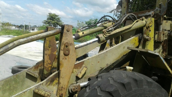 ขายรถตัก910 45v ตามสภาพพร้อมใช้ ติดต่อคุณอ๊อฟพิจิตร086-737-9991