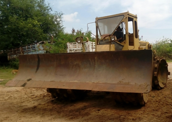 รถบดล้อหนาม 4 ล้อ CAT 815 ขาแกะ(จดชั้นผู้รับเหมากรมชลฯ) รถบดล้อหนาม 4 ล้อ CAT 815 ขาแกะ(จดชั้นผู้รับเหมากรมชลฯ)