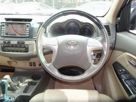 TOYOTA FORTUNER 3.0 V 4WD AT ปี 2012