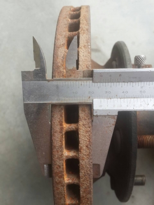 จานดิสค์หน้า ปั๊มคาลิปเปอร์ D MAX